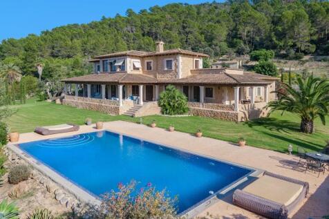 Exterior and Pool (1