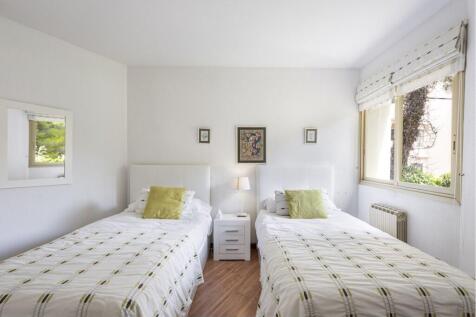 Bedroom (2)