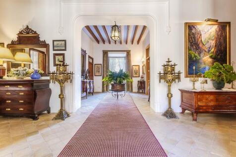 Impressive entrance 
