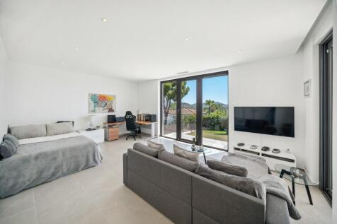 Bedroom (2)