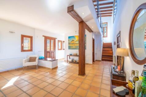 Entrance Hall (2)