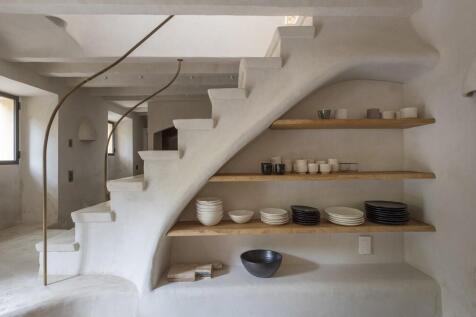 Interior (2)