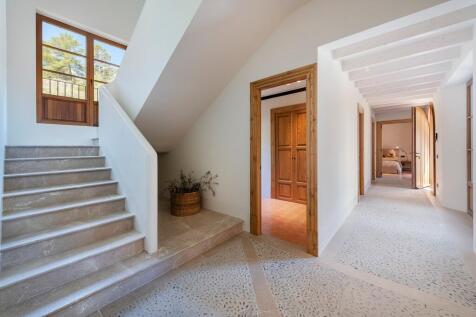 Interior (2)