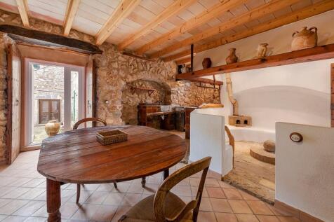 DINING ROOM 1