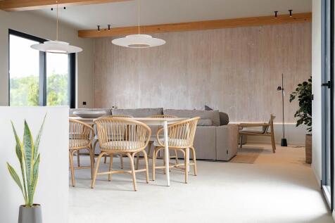 Dinning (1)
