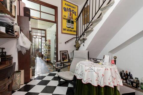 Interior (2)