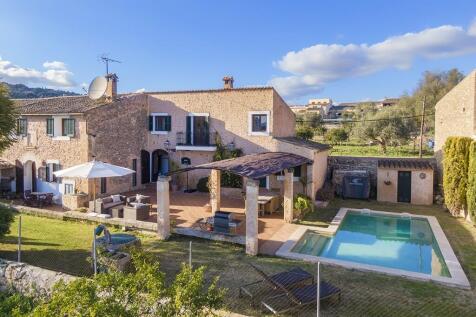 Exterior and Pool (1
