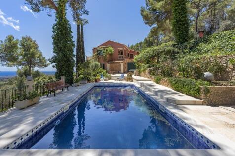 Exterior and Pool (1
