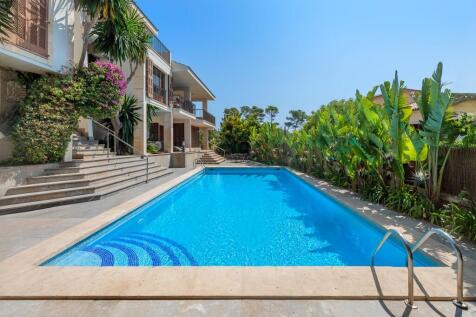 Exterior and Pool ne