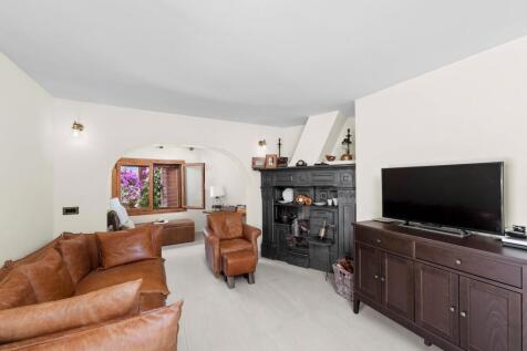 Living Room (3)