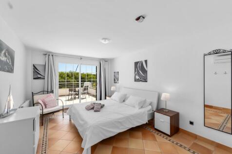Bedroom (4)