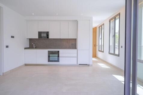 1A Kitchen and entra