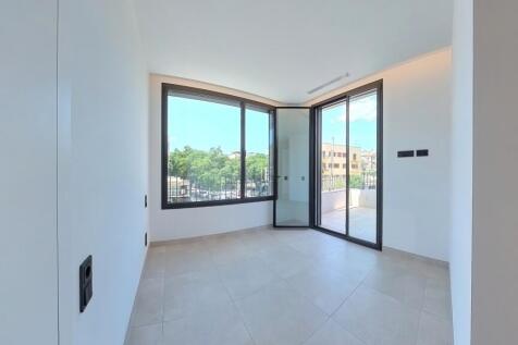 1A Bedroom 1 with te