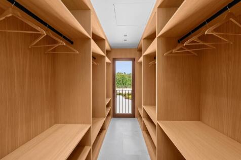Walk in Closet