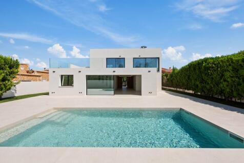 Pool and Exterior (2