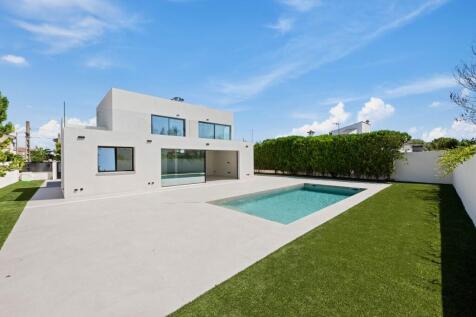 Pool and Exterior (3