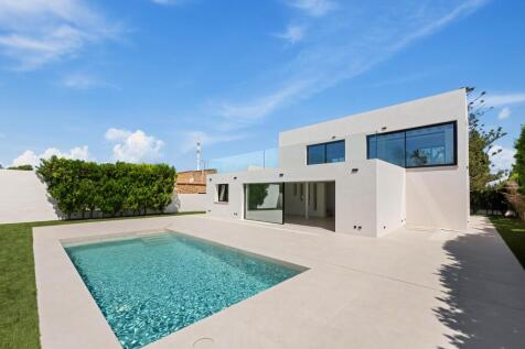 Pool and Exterior (1