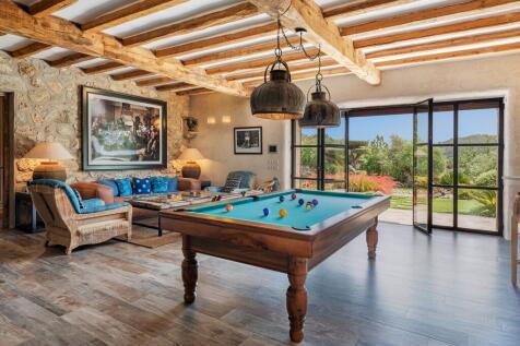 Games room-living (1