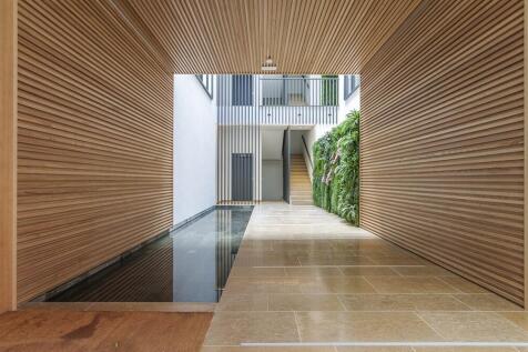entrance different v