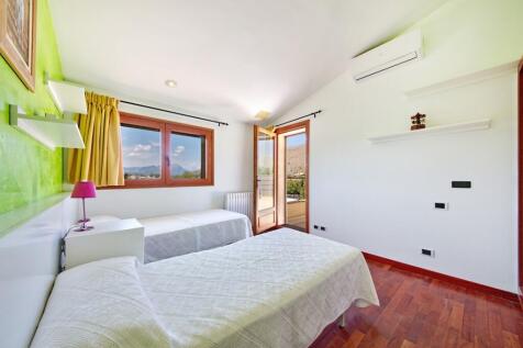 Bedroom (2)