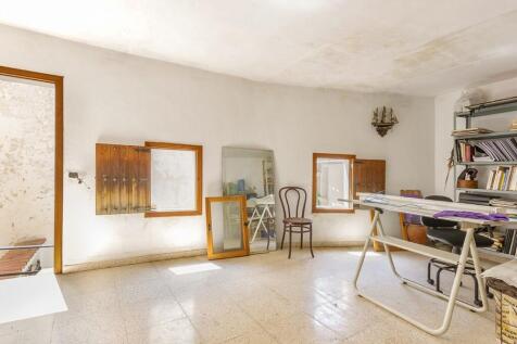 Interior (2)