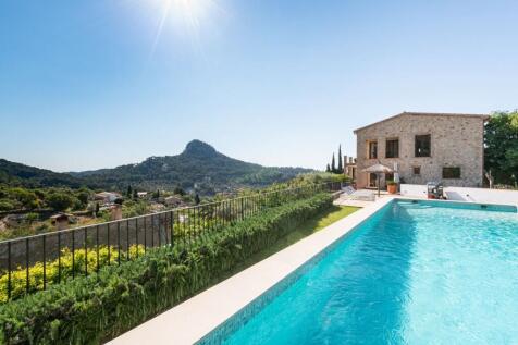 Pool and Exterior (2