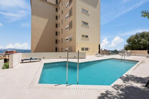 Pool and Exterior (3