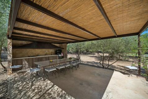 Outdoor Kitchen