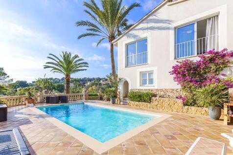 Exterior and Pool (1