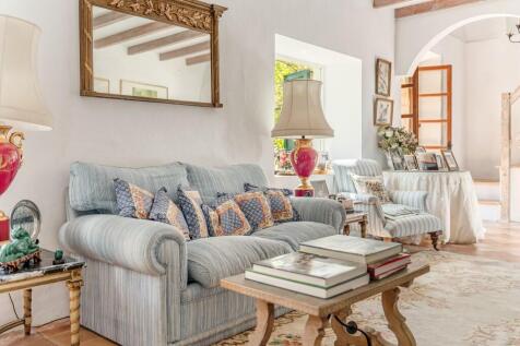 Living Room (1)
