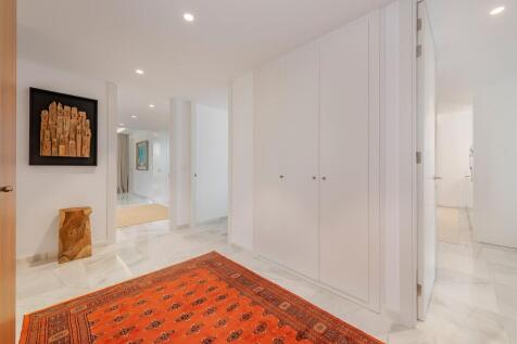 Entrance Hall (2)