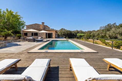 Pool and Exterior (2