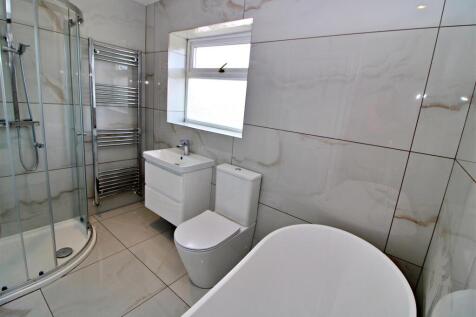 Bathroom.JPG