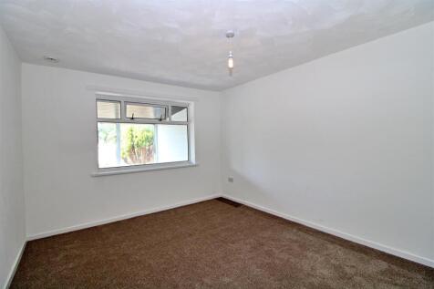 Bedroom 1.JPG