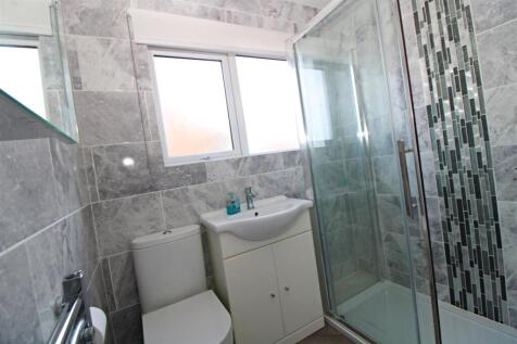 GF Shower Room.JPG