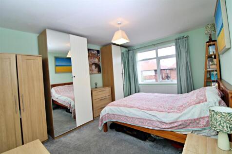 Bedroom 1.JPG