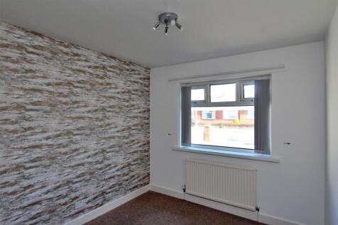 front bedroom.JPG