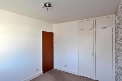 front bedroom 2.JPG