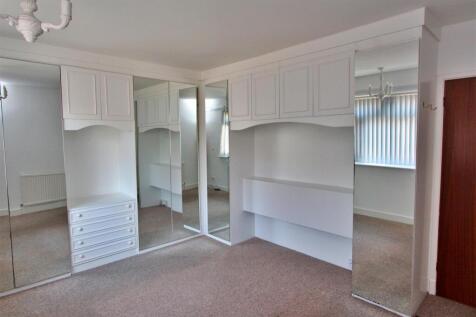 back bedroom.JPG