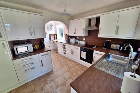 kitchen 2.jpg