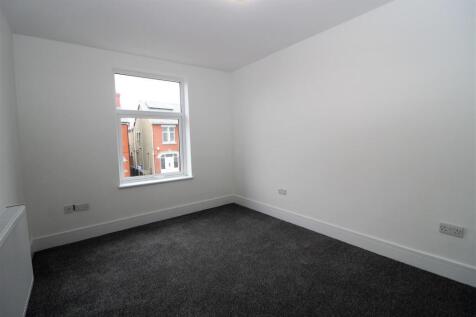 Bedroom 2.JPG