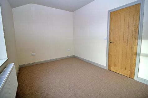 Bedroom 1.jpg