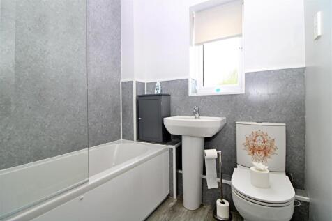 Bathroom.JPG