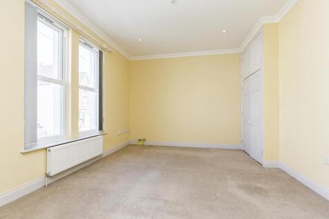 3  10  lounge are...
