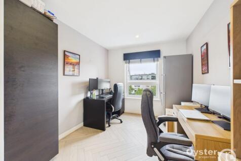 Bedroom 3/ Office