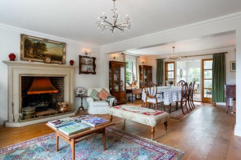 72555_3-Chartwell-Place-Shrewton-Salisbury (6).jpg