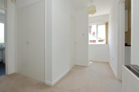 Flat 2 Church Road (3).JPG