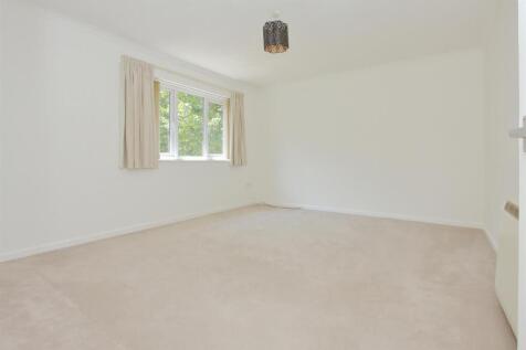 Flat 2 Church Road (7).JPG