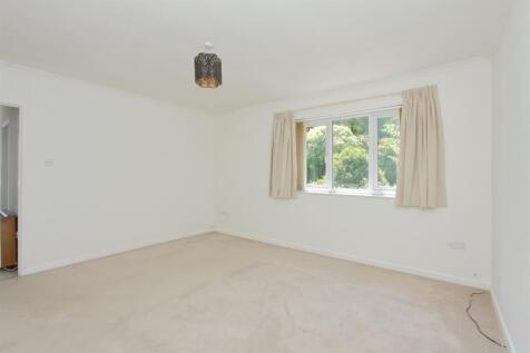 Flat 2 Church Road (8).JPG