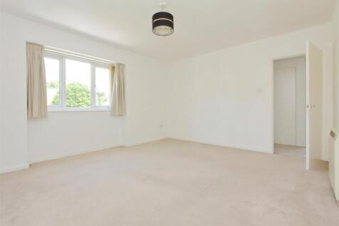 Flat 2 Church Road (10).JPG